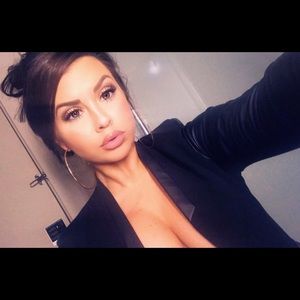 Meet your Posher, Casey